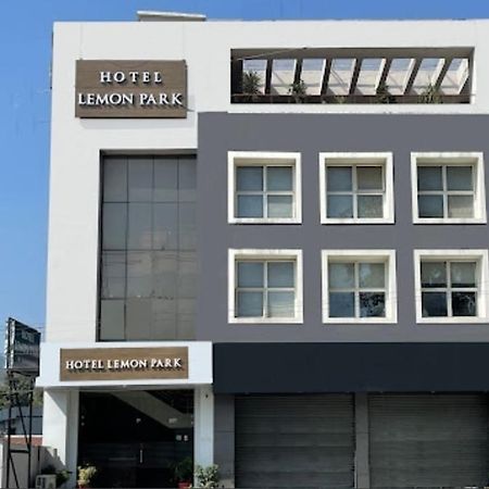 Hotel Lemon Park Haldwāni Kültér fotó
